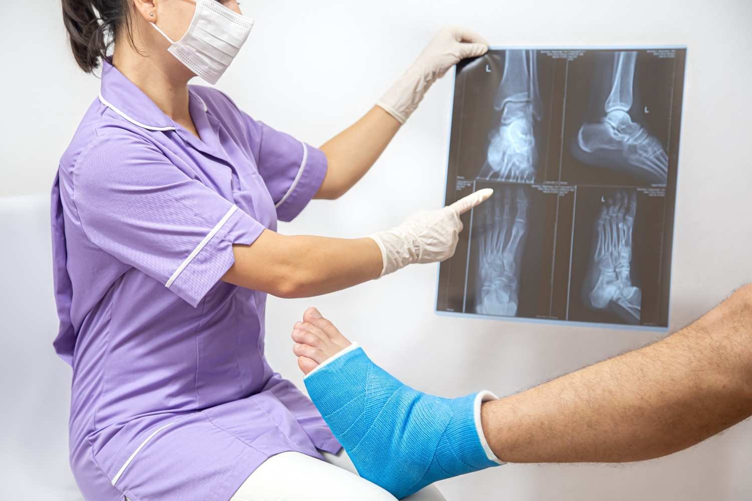 Best Knee Replacement Surgeon in Noida